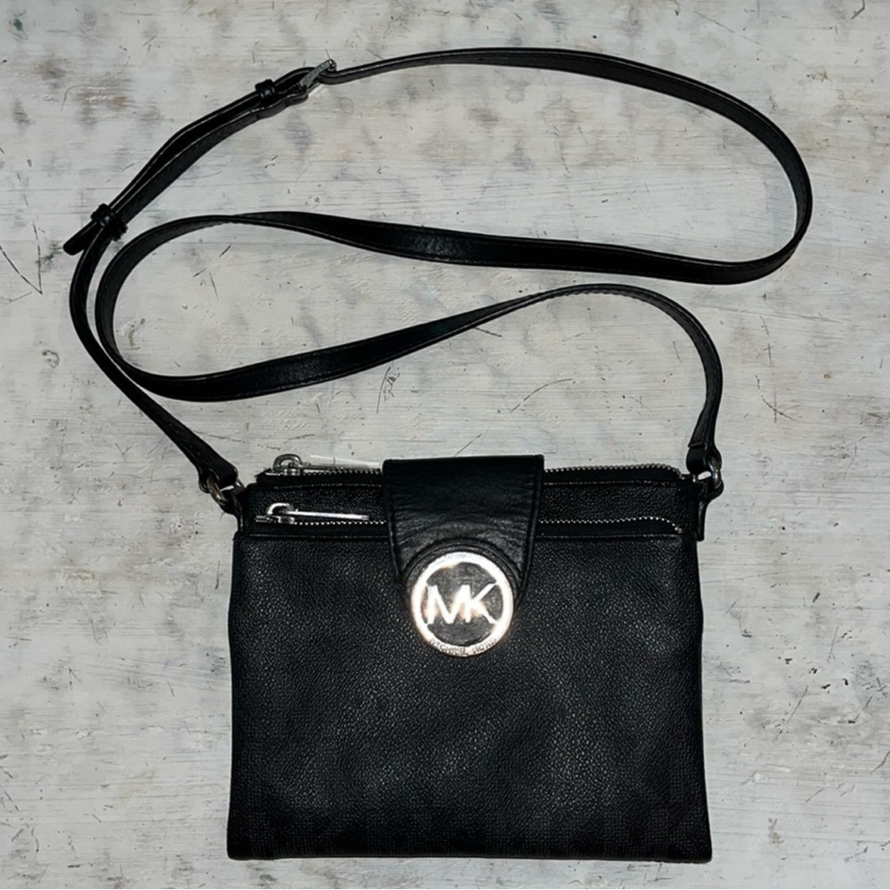 MICHAEL KORS Black logo Pebble Leather Magnetic Closure CROSSBODY, Double Zipper